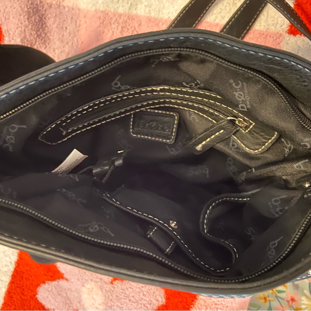 b.o.c. Black Crossbody Bag with Detachable Wristlet Pouch - Picture 4 of 6